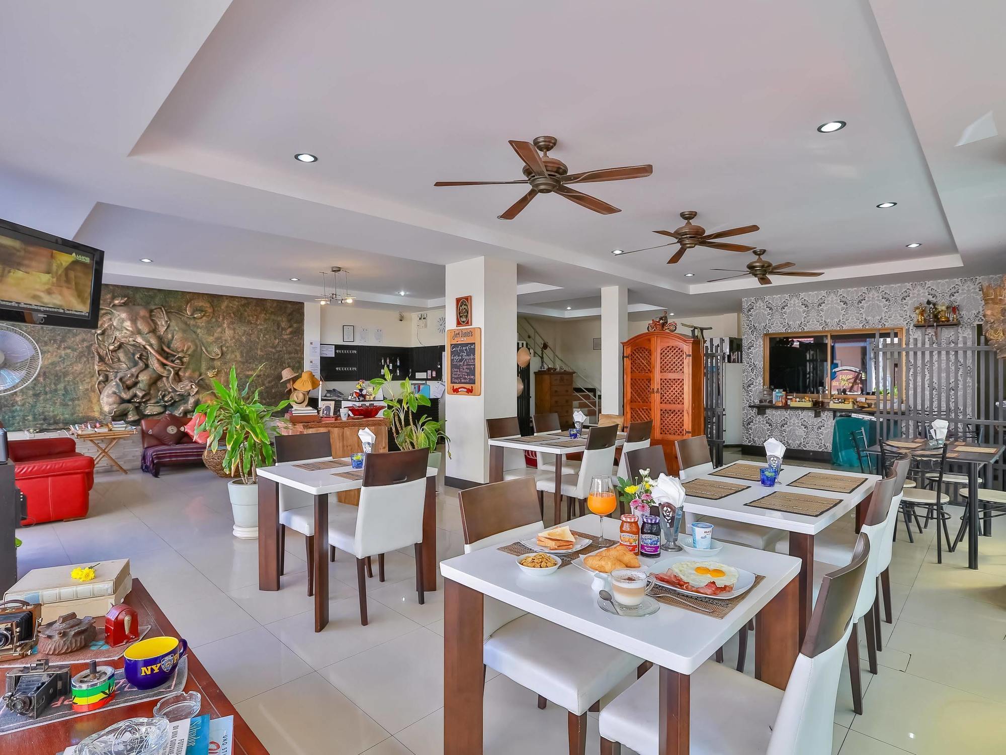 Nirvana Inn Patong المظهر الخارجي الصورة
